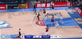 金年会主场沸腾！周琦扣篮+补篮&奥莫特里突外投连砍7分 北京轰13-0反超