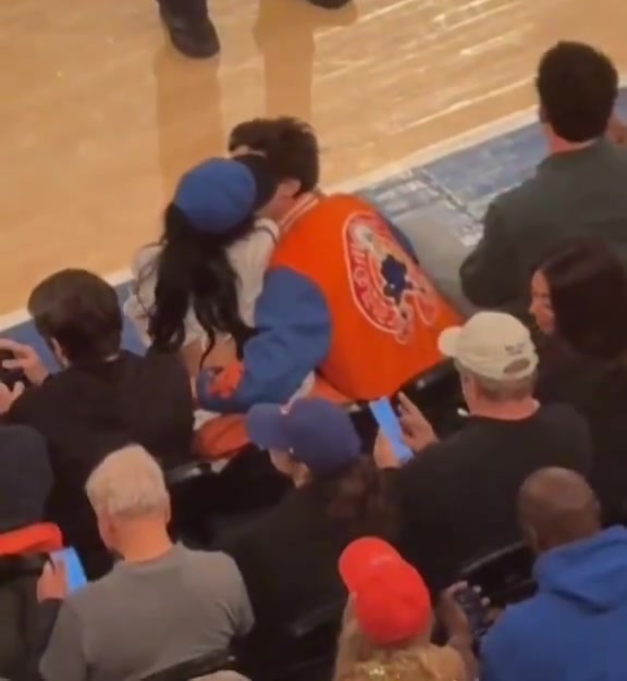 金年会金字招牌信誉至上大尺度💋凯莉-詹娜转发美剧片段：尼克斯赢球时我才会啪啪啪